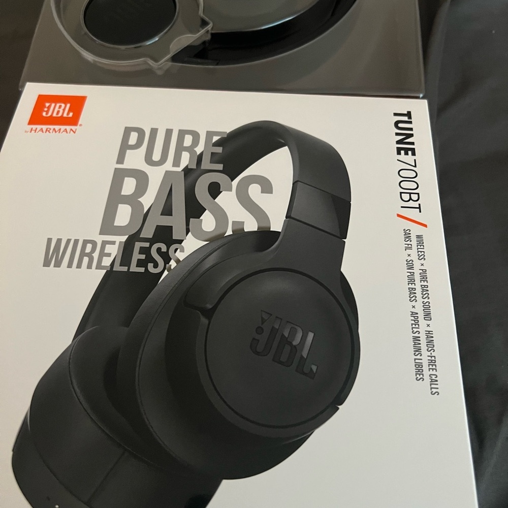 JBL tune700bt wireless headphone